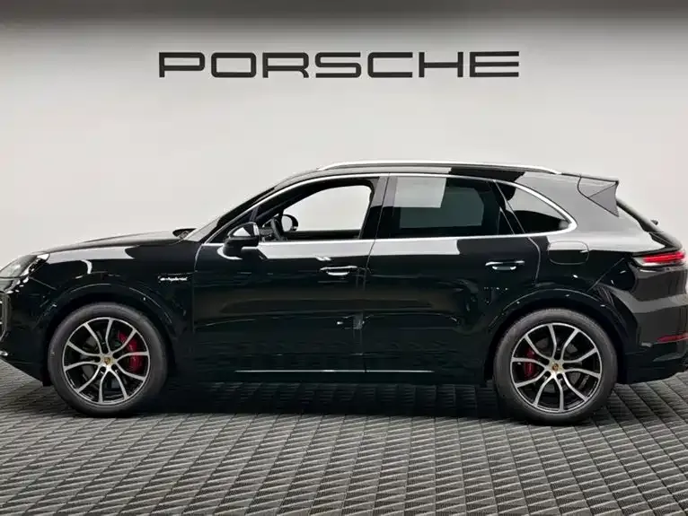 Porsche Cayenne Hybrid 2025 из CN, фото 4