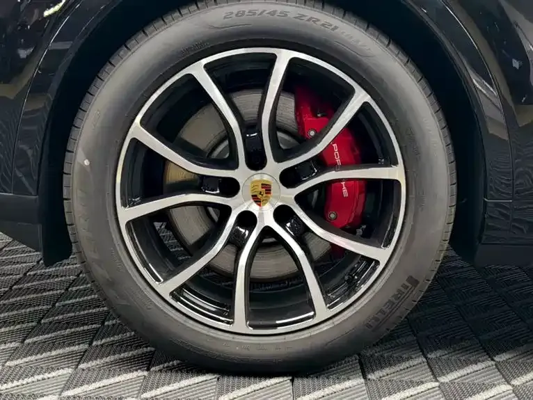 Porsche Cayenne Hybrid 2025 из CN, фото 8