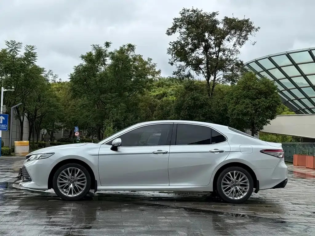 Toyota Camry 2021 из CN, фото 2