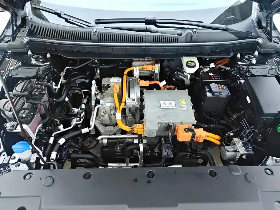 Hongqi E-QM5 2024 из CN, фото 10