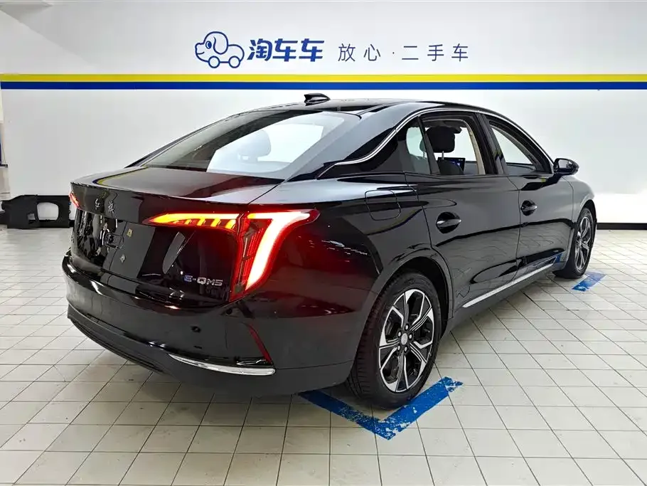 Hongqi E-QM5 2024 из CN, фото 3