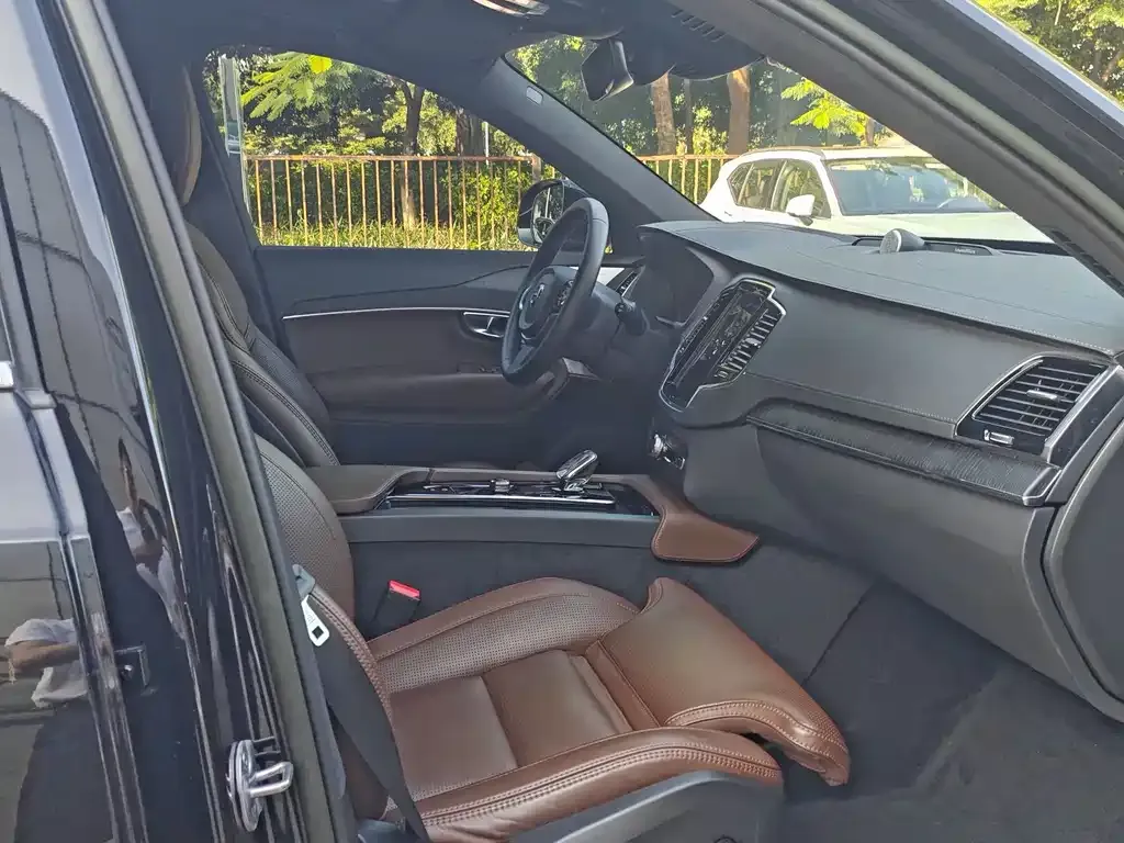 Volvo XC90 2023 из CN, фото 8