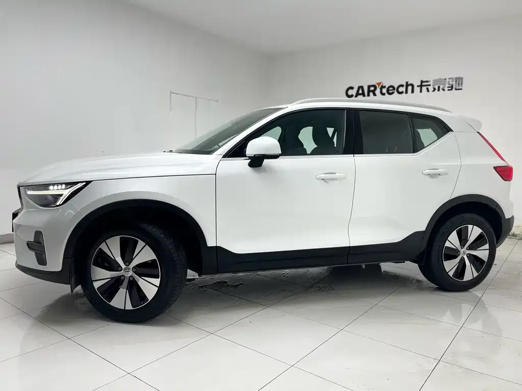 Volvo XC40 2024 из CN, фото 2