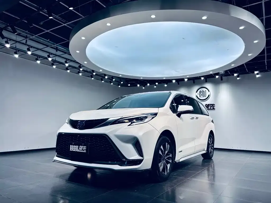 Toyota Granvia 2023 из CN, фото 1