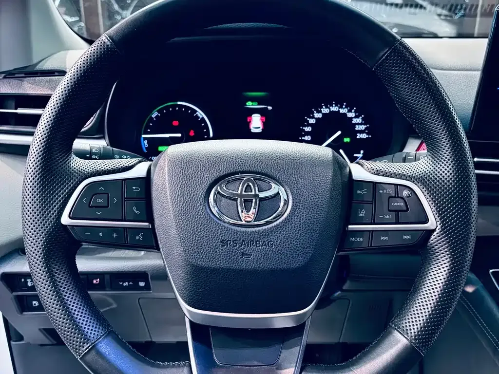 Toyota Granvia 2023 из CN, фото 5