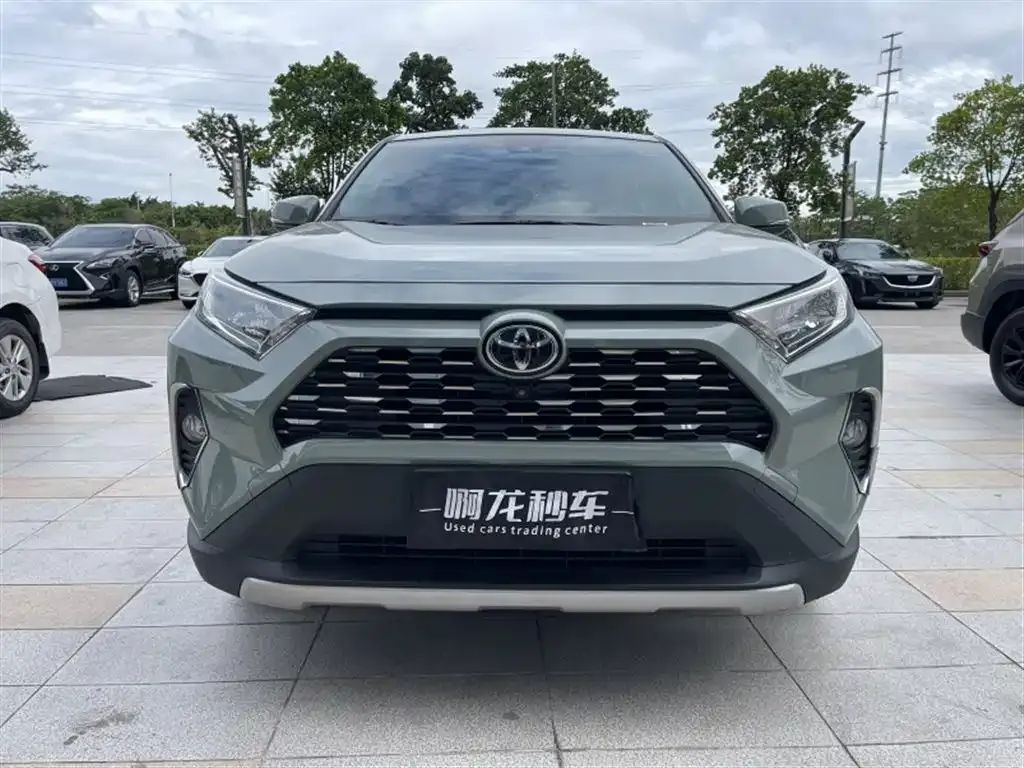 Toyota RAV4 2023 из CN, фото 2