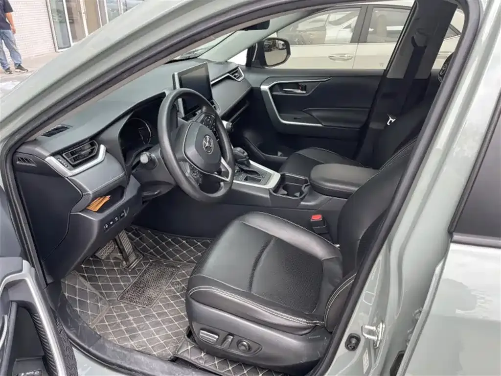 Toyota RAV4 2023 из CN, фото 4