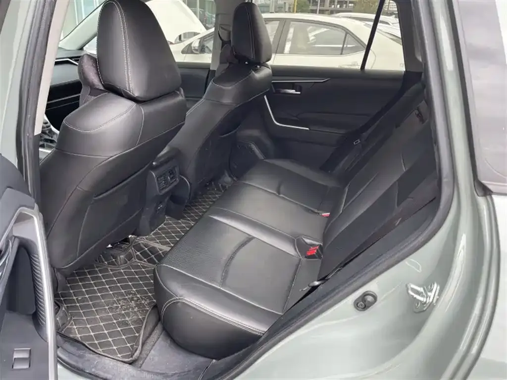 Toyota RAV4 2023 из CN, фото 5