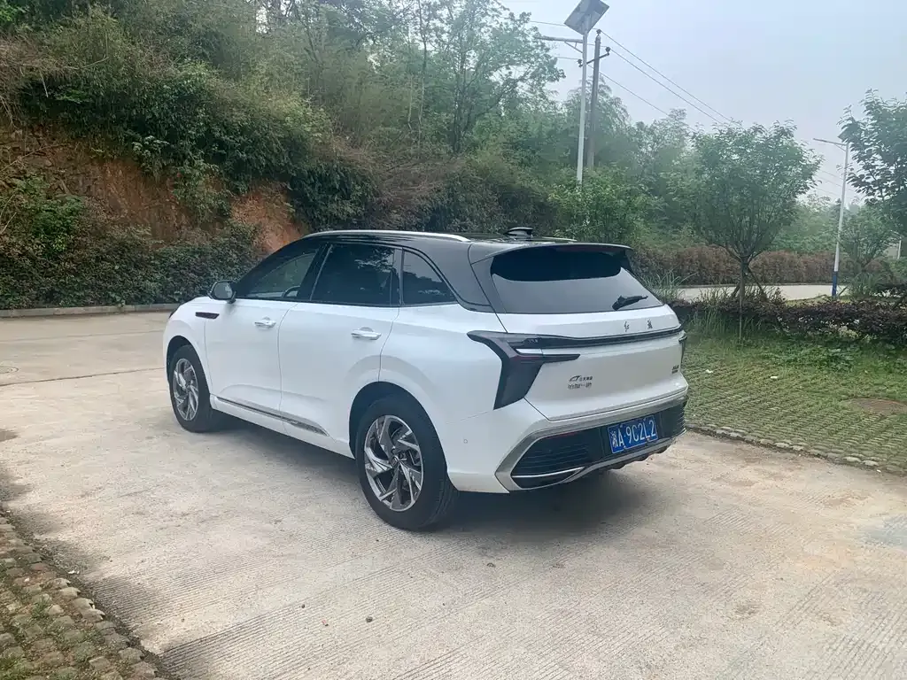 Hongqi HS3 — фото 5
