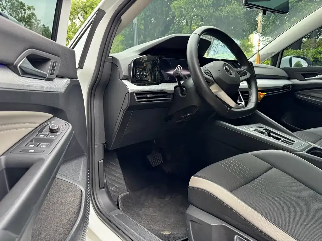 Volkswagen Golf 2022 из CN, фото 4