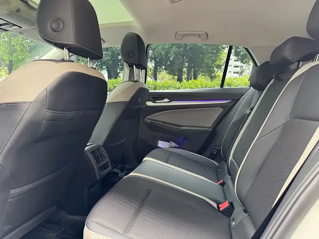 Volkswagen Golf 2022 из CN, фото 7