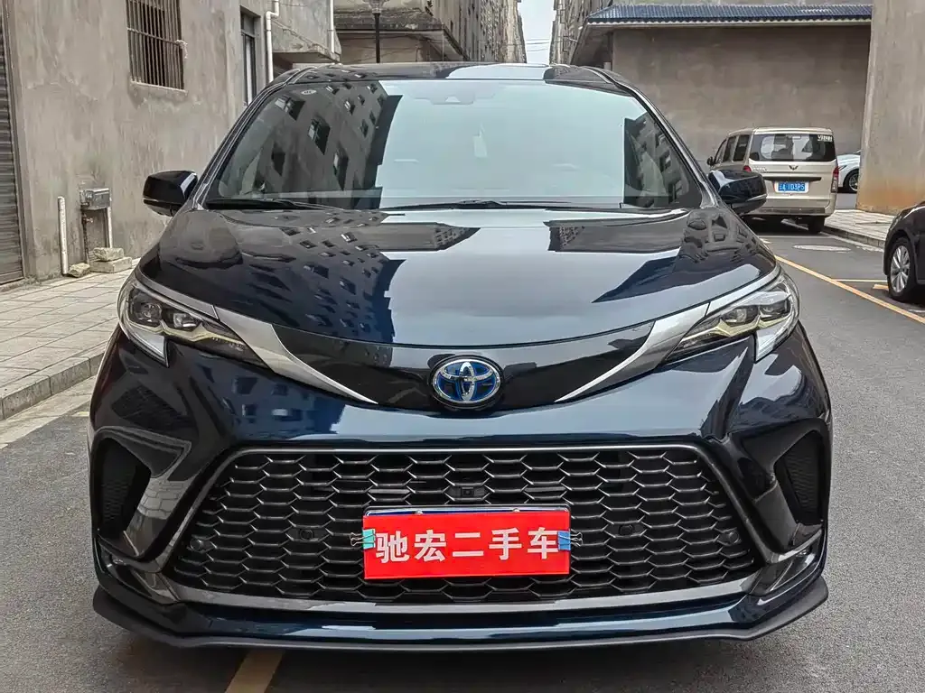 Toyota Granvia 2023 из CN, фото 1