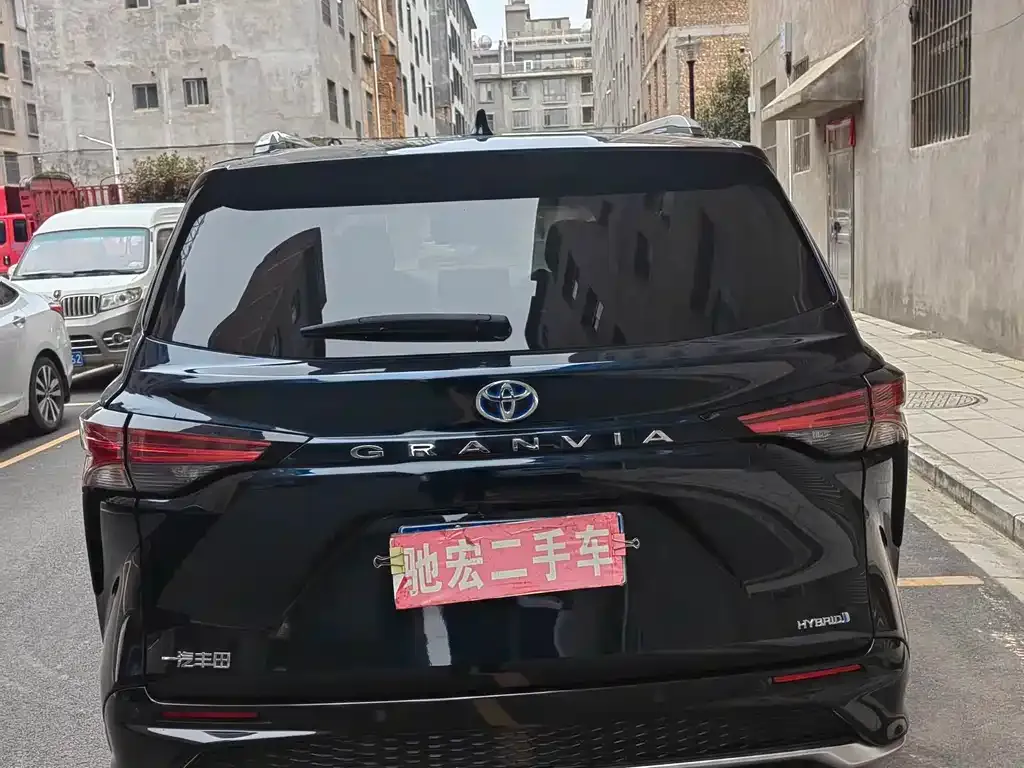 Toyota Granvia 2023 из CN, фото 2