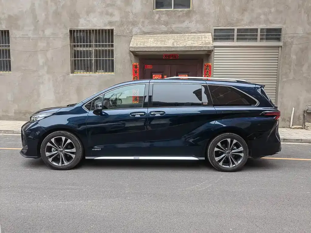 Toyota Granvia 2023 из CN, фото 3