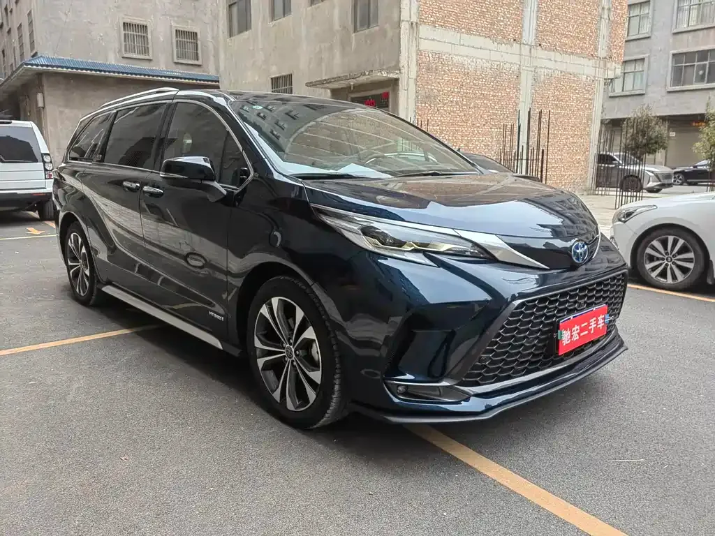 Toyota Granvia 2023 из CN, фото 4