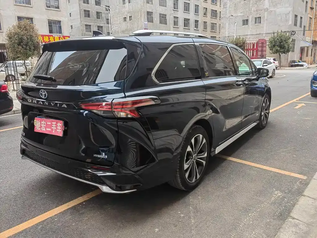 Toyota Granvia 2023 из CN, фото 8