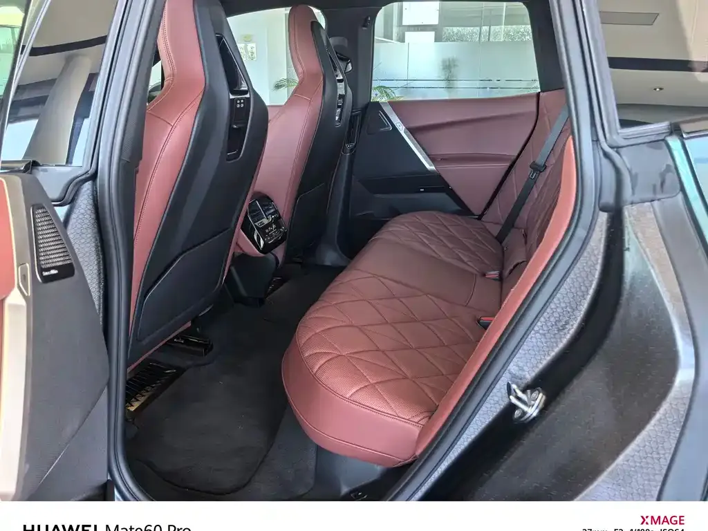 BMW iX M60 2024 из CN, фото 10