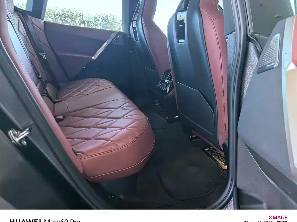 BMW iX M60 2024 из CN, фото 8