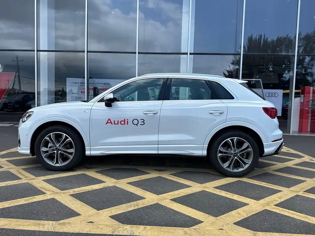 Audi Q3 2024 из CN, фото 4