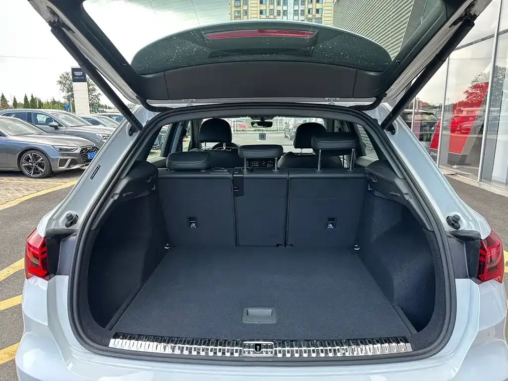Audi Q3 2024 из CN, фото 7