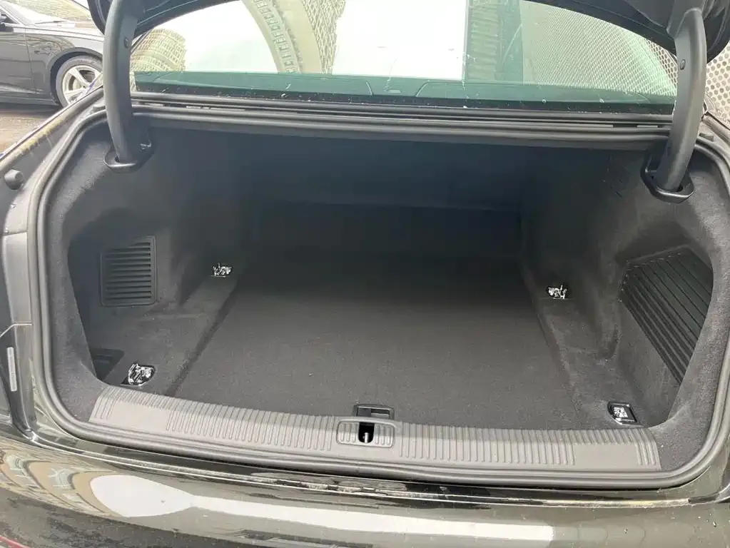 Audi A8 2025 из CN, фото 4