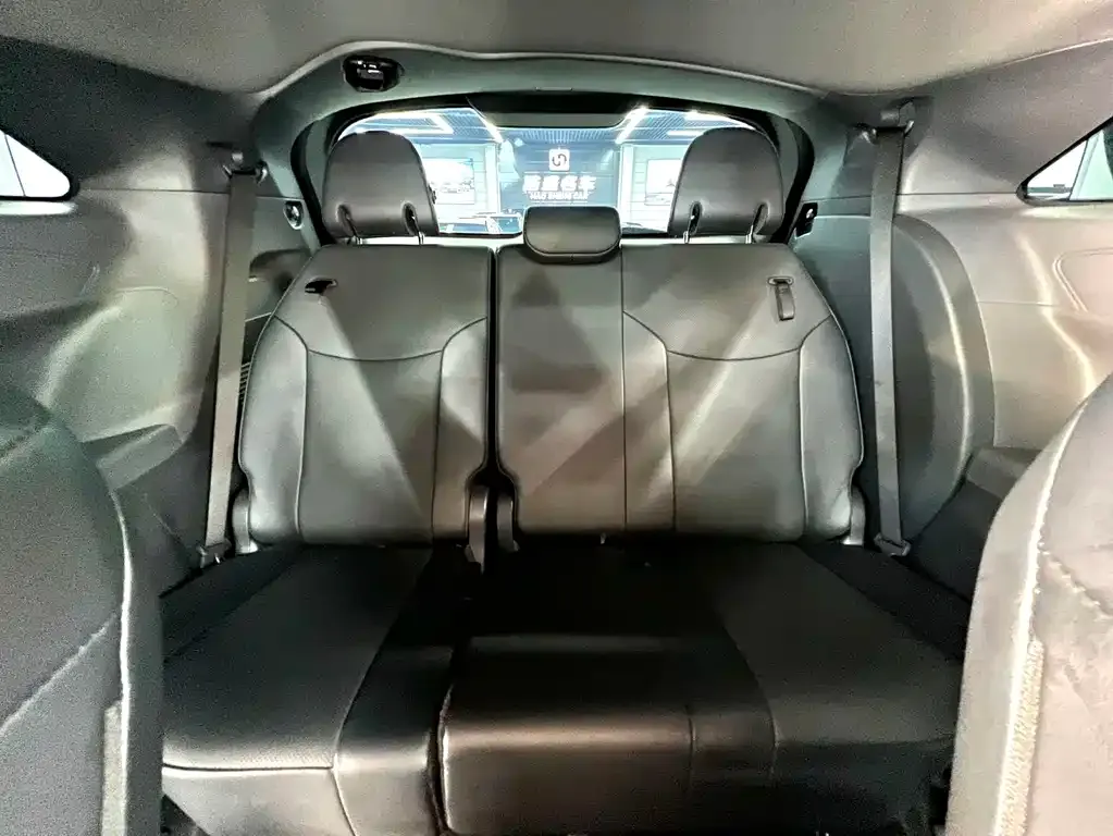 Toyota Granvia — фото 10