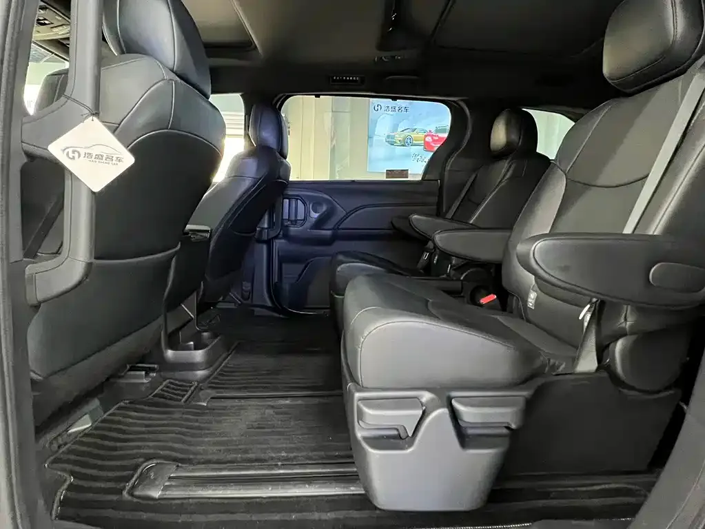 Toyota Granvia — фото 8