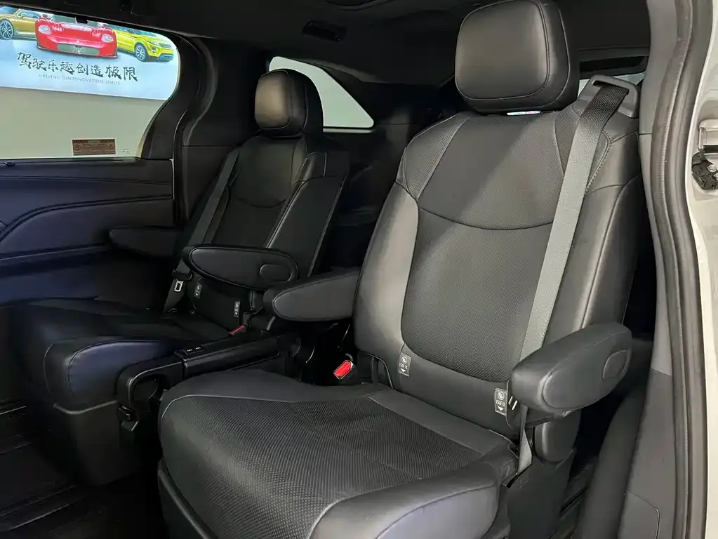 Toyota Granvia — фото 9