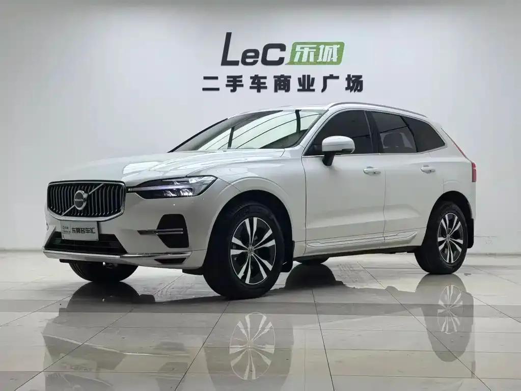 Volvo XC60 — фото 1