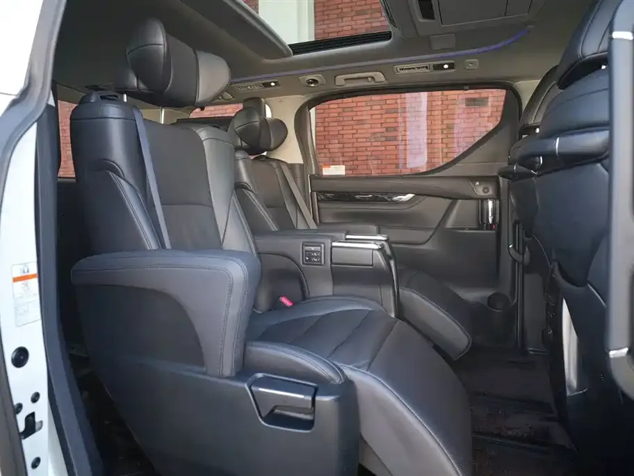 Toyota Vellfire — фото 10