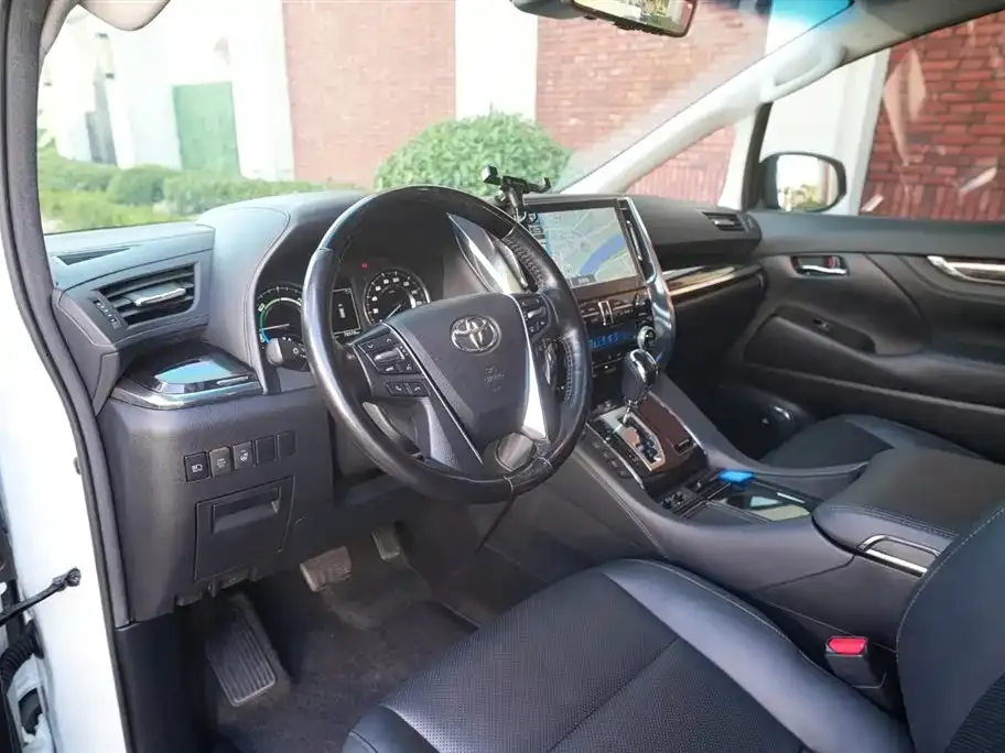 Toyota Vellfire — фото 4