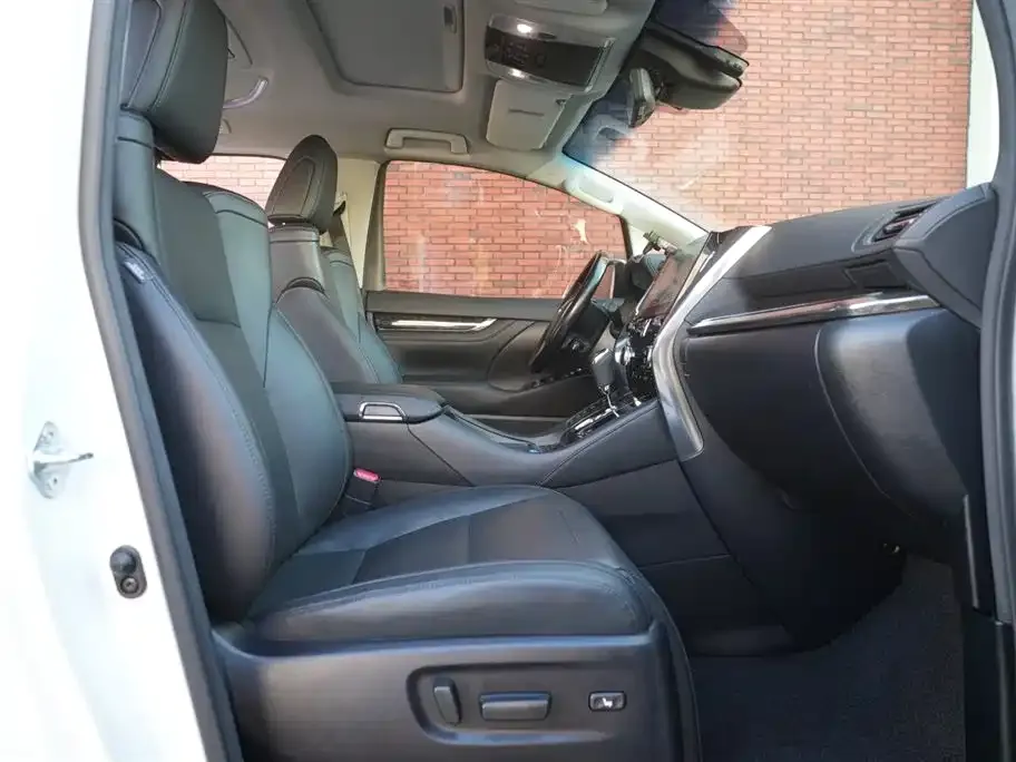 Toyota Vellfire — фото 5