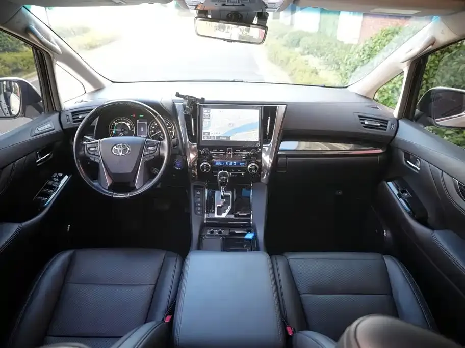 Toyota Vellfire — фото 8