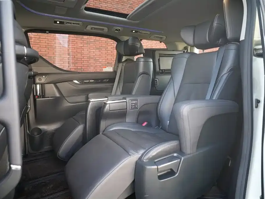 Toyota Vellfire — фото 9