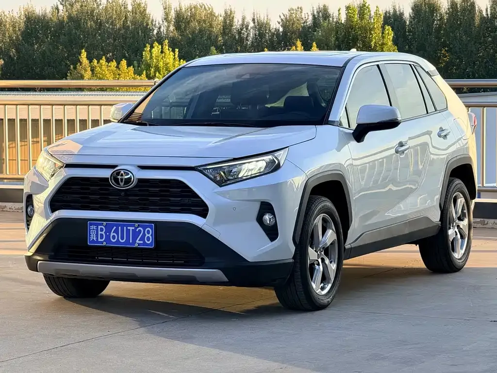 Toyota RAV4 2023 из CN, фото 1