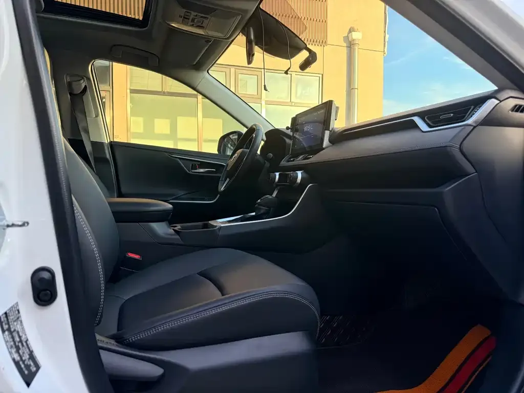 Toyota RAV4 2023 из CN, фото 10