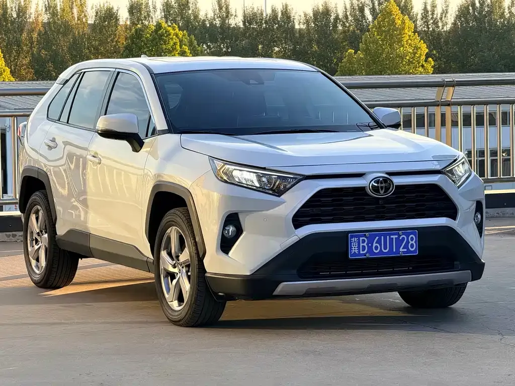 Toyota RAV4 2023 из CN, фото 3