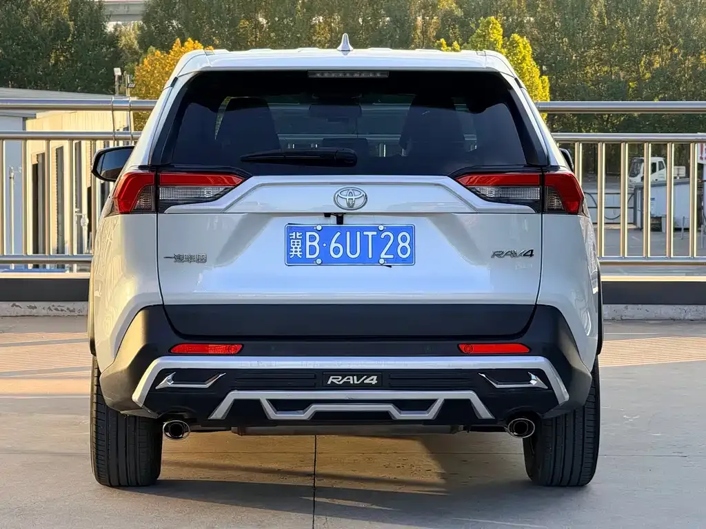 Toyota RAV4 2023 из CN, фото 5