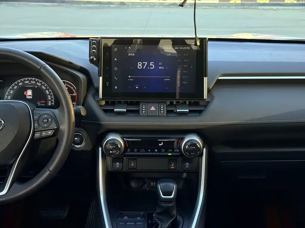 Toyota RAV4 2023 из CN, фото 9