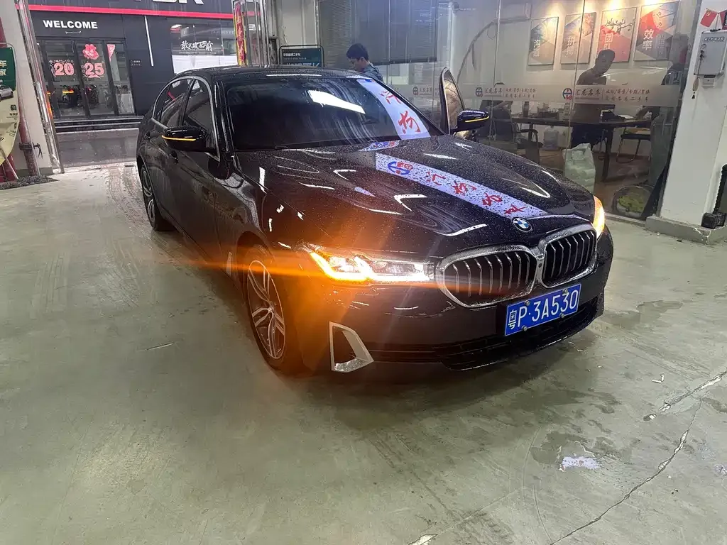 BMW 5 Series — фото 1