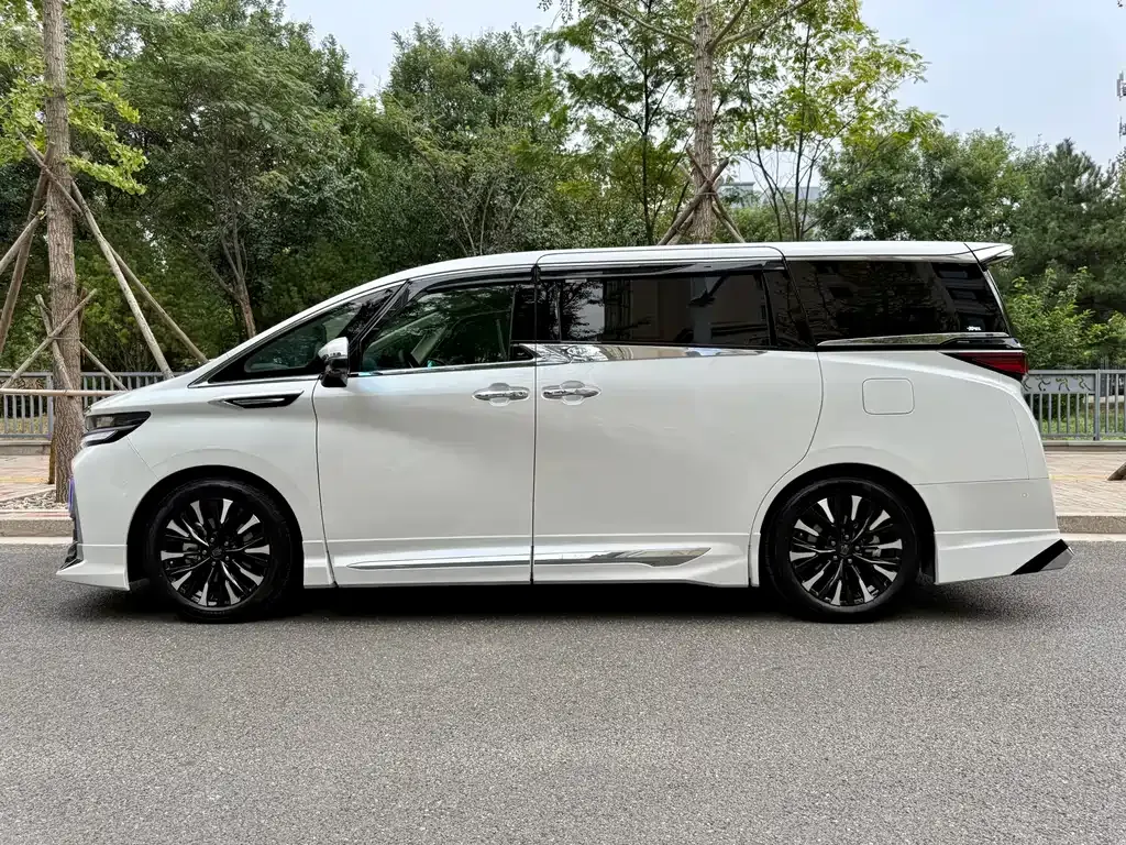 Toyota Vellfire 2024 из CN, фото 4