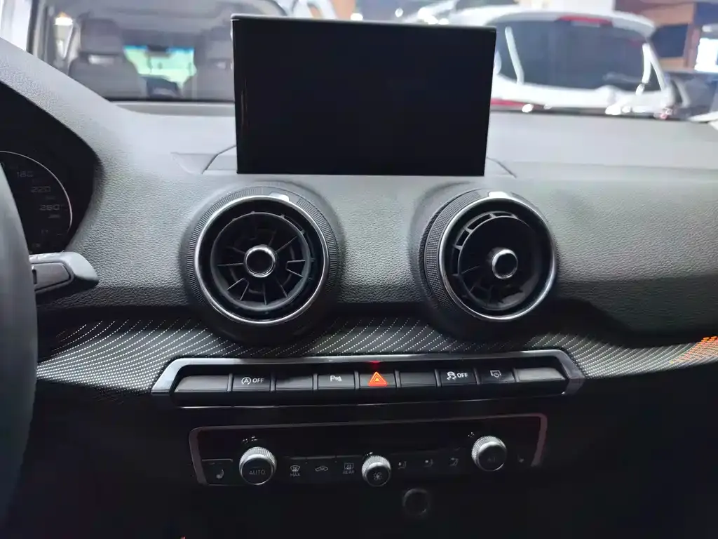Audi Q2L 2021 из CN, фото 9