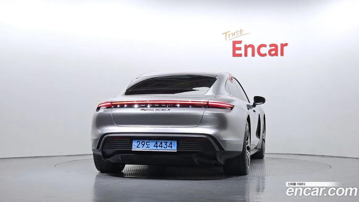 Porsche Taycan 2021 из KR, фото 4