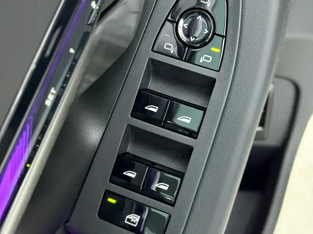 BMW 5 Series 2025 из CN, фото 10