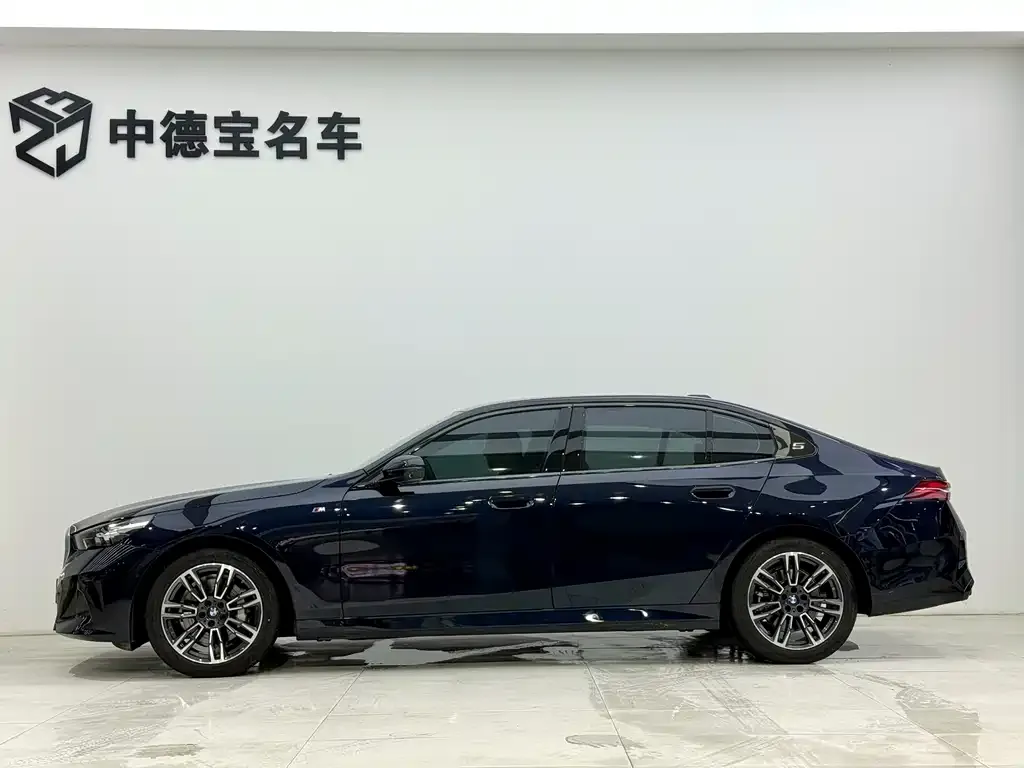 BMW 5 Series 2025 из CN, фото 3