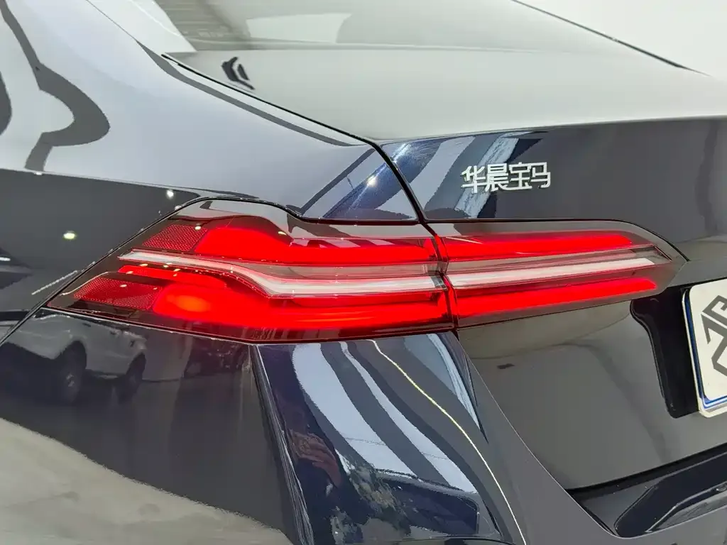 BMW 5 Series 2025 из CN, фото 7
