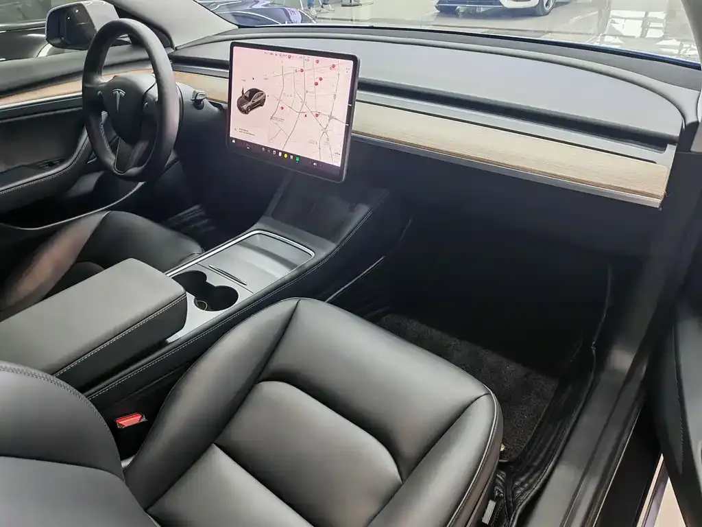Tesla Model 3 — фото 5
