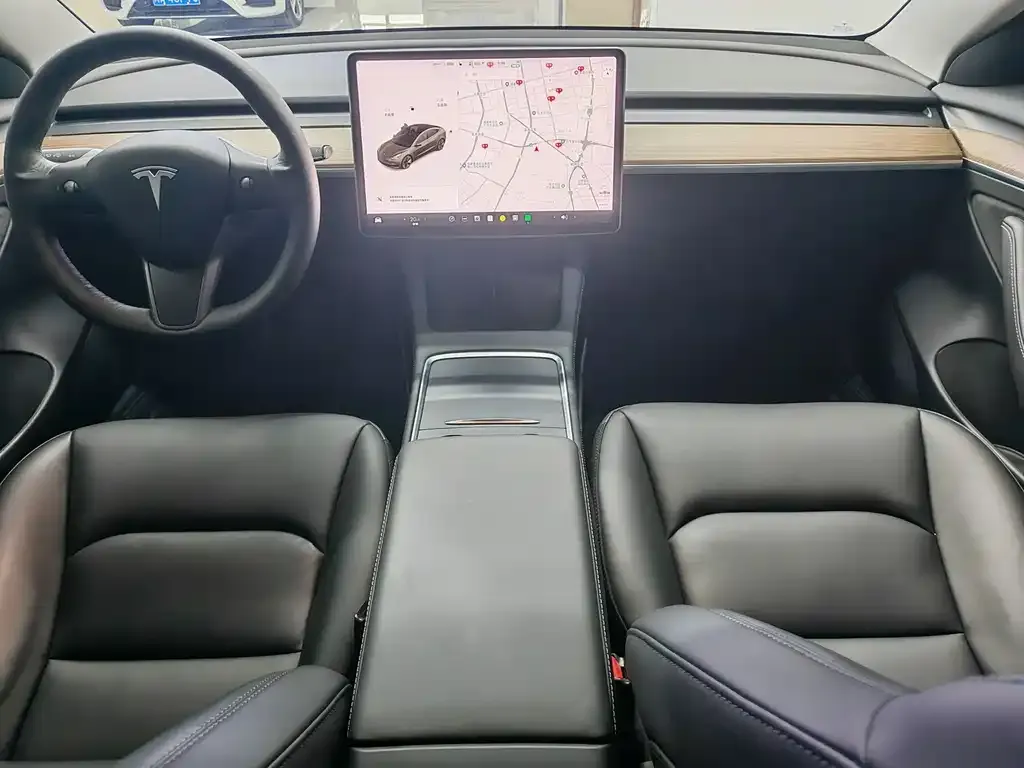 Tesla Model 3 — фото 7