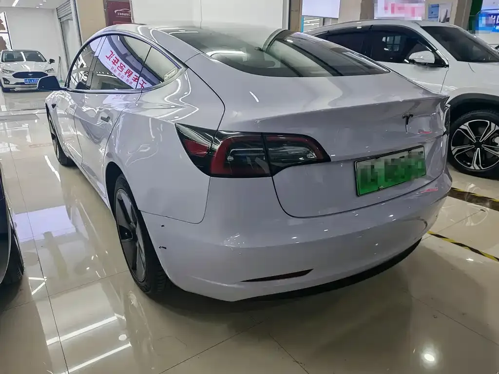 Tesla Model 3 — фото 9