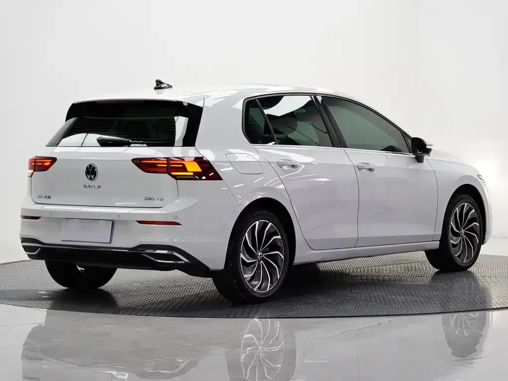 Volkswagen Golf 2022 из CN, фото 5